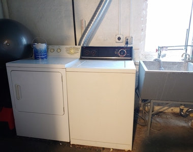 1422 Oakwood Avenue - Photo Thumbnail 10