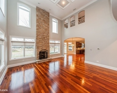 1800 Sawgrass Street - Photo Thumbnail 2