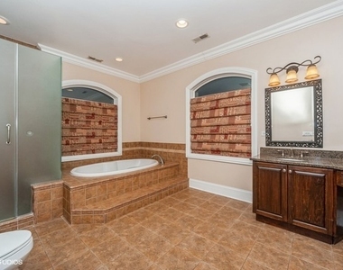 1800 Sawgrass Street - Photo Thumbnail 11
