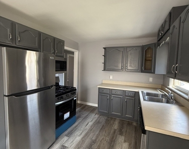 18343 Oakwood Avenue - Photo Thumbnail 3