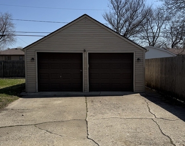 18343 Oakwood Avenue - Photo Thumbnail 2
