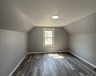 18343 Oakwood Avenue - Photo Thumbnail 7