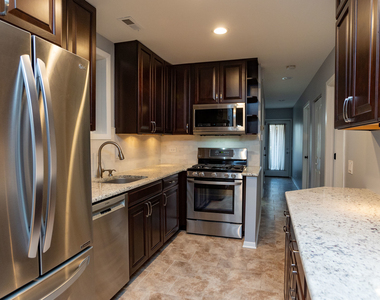 1423 W Melrose Street - Photo Thumbnail 4