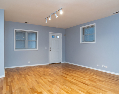 1423 W Melrose Street - Photo Thumbnail 3