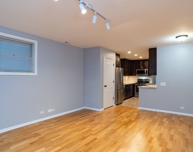 1423 W Melrose Street - Photo Thumbnail 2