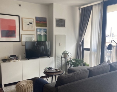 210 S Desplaines Street - Photo Thumbnail 4