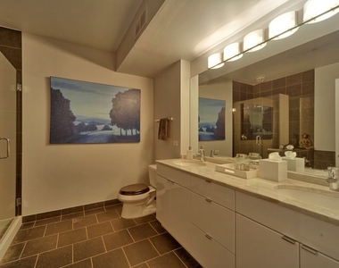565 W Quincy Street - Photo Thumbnail 7