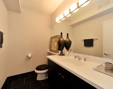 565 W Quincy Street - Photo Thumbnail 9