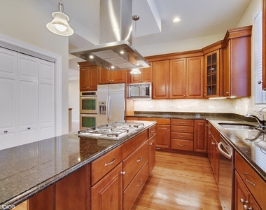 507 Locust Road - Photo Thumbnail 7
