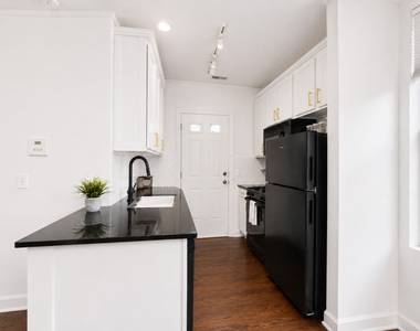 743 W Cornelia Avenue - Photo Thumbnail 6