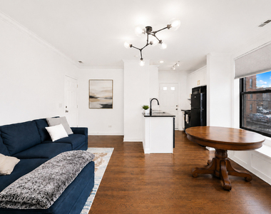 743 W Cornelia Avenue - Photo Thumbnail 3