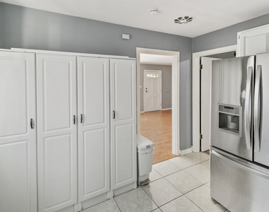 17561 Hillside Avenue - Photo Thumbnail 3