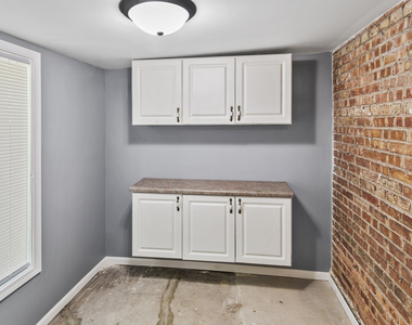 17561 Hillside Avenue - Photo Thumbnail 12
