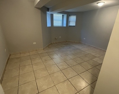 2300 S Ridgeway Avenue - Photo Thumbnail 6