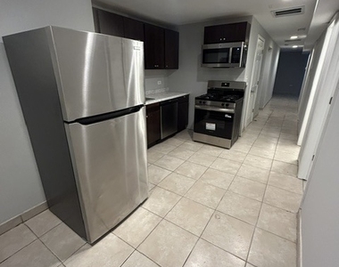 2300 S Ridgeway Avenue - Photo Thumbnail 5