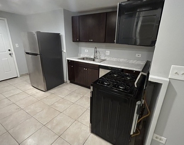 2300 S Ridgeway Avenue - Photo Thumbnail 4