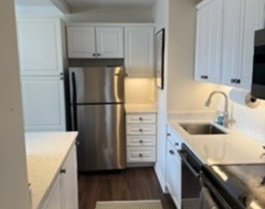 1400 N State Parkway N - Photo Thumbnail 6