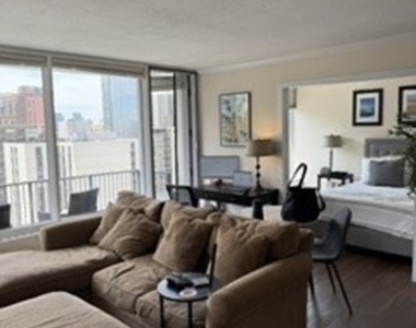 1400 N State Parkway N - Photo Thumbnail 8