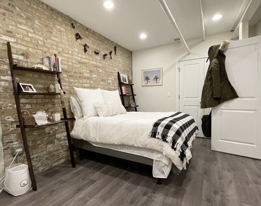1931 N Hoyne Avenue - Photo Thumbnail 10