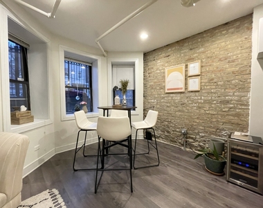 1931 N Hoyne Avenue - Photo Thumbnail 4