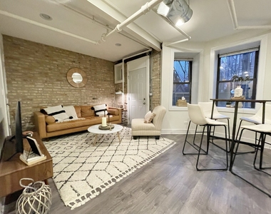 1931 N Hoyne Avenue - Photo Thumbnail 1