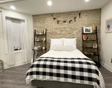 1931 N Hoyne Avenue - Photo Thumbnail 7