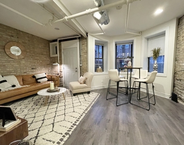 1931 N Hoyne Avenue - Photo Thumbnail 2