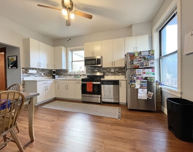 1931 N Hoyne Avenue - Photo Thumbnail 2