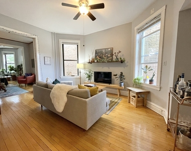1931 N Hoyne Avenue - Photo Thumbnail 5