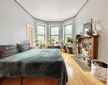 1931 N Hoyne Avenue - Photo Thumbnail 8