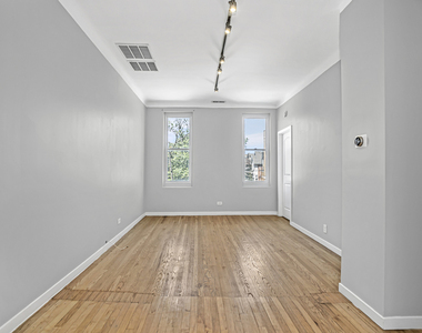 1935 N Damen Avenue - Photo Thumbnail 2