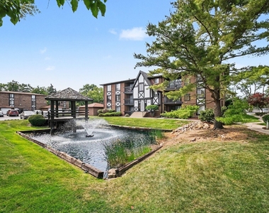 13615 Royal Court - Photo Thumbnail 1