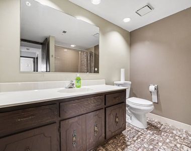 13615 Royal Court - Photo Thumbnail 8