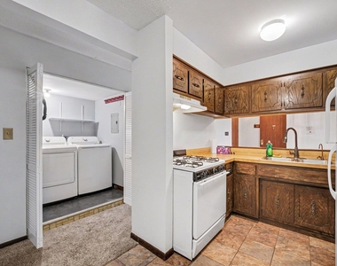 13615 Royal Court - Photo Thumbnail 7
