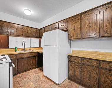 13615 Royal Court - Photo Thumbnail 6