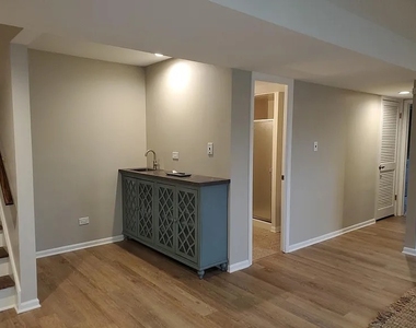 21015 London Drive - Photo Thumbnail 7