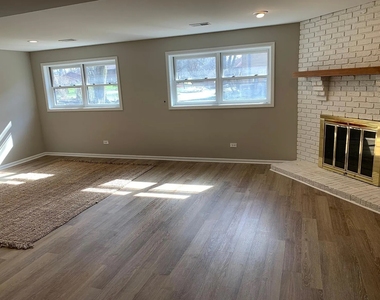 21015 London Drive - Photo Thumbnail 9