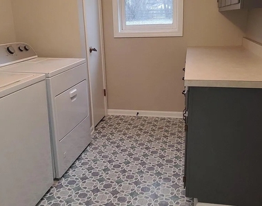 21015 London Drive - Photo Thumbnail 10