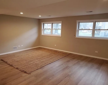 21015 London Drive - Photo Thumbnail 8