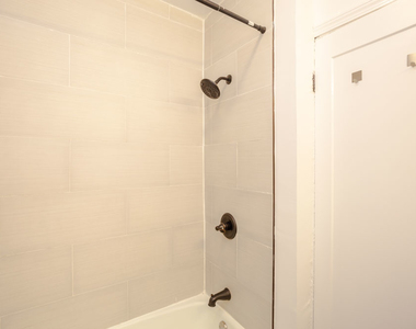 1504 N Dearborn Parkway - Photo Thumbnail 5