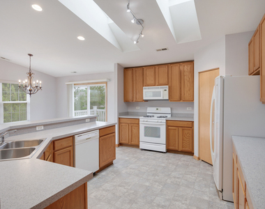 2614 Loren Lane - Photo Thumbnail 3