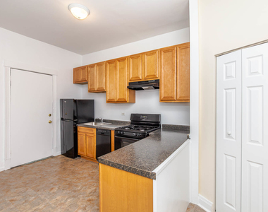 4613 N Ashland Avenue - Photo Thumbnail 4