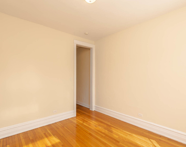 4613 N Ashland Avenue - Photo Thumbnail 5