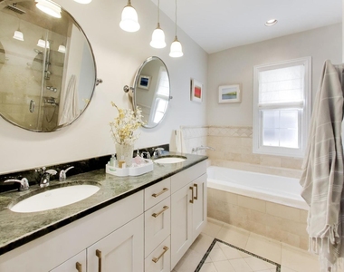 3104 N Southport Avenue - Photo Thumbnail 18