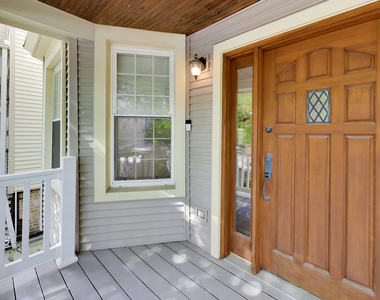 3104 N Southport Avenue - Photo Thumbnail 1