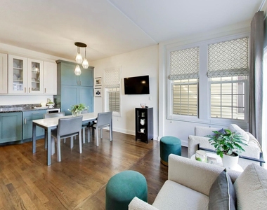 3104 N Southport Avenue - Photo Thumbnail 15