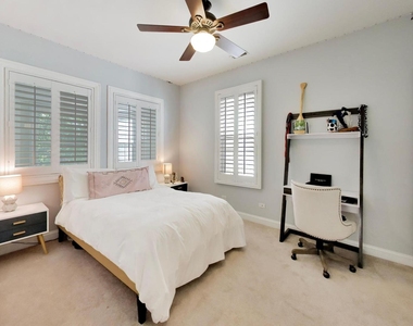 3104 N Southport Avenue - Photo Thumbnail 19