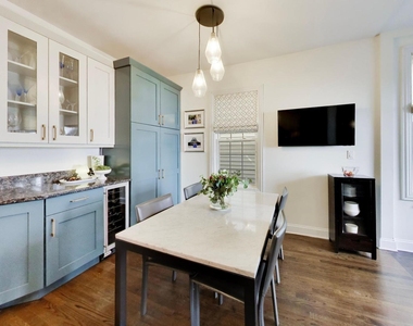 3104 N Southport Avenue - Photo Thumbnail 11