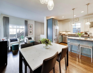 3104 N Southport Avenue - Photo Thumbnail 13