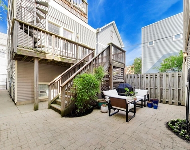 3104 N Southport Avenue - Photo Thumbnail 27